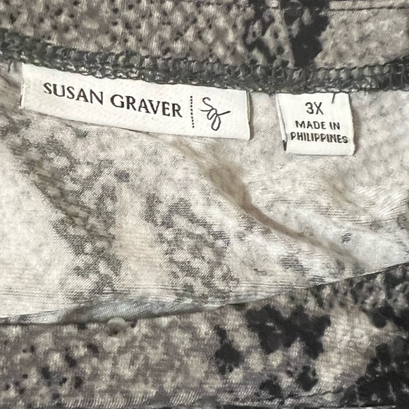 Susan Graver Oversized Black and Gray Tunic Blouse - Picture 5 of 6